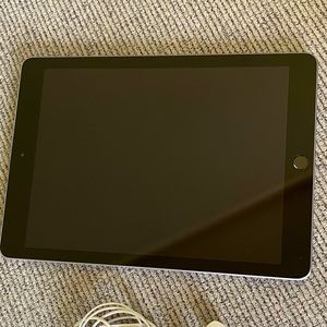iPad Gen6 32GB Space Gray